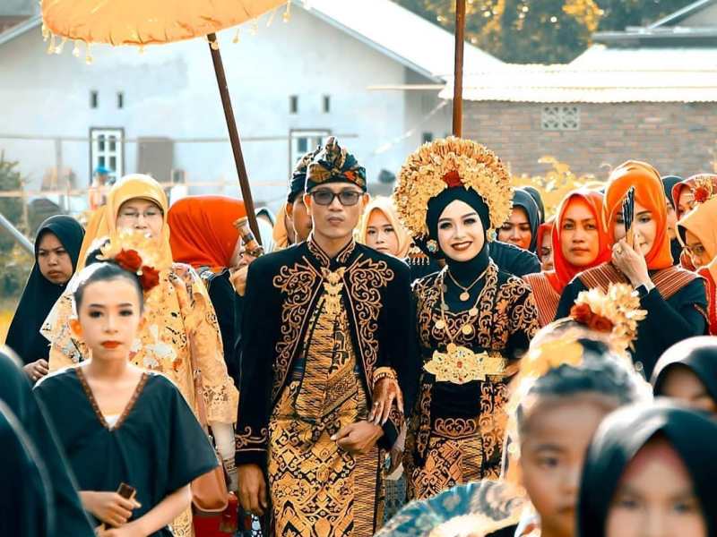 Mengintip Baju Pengantin Khas Lombok